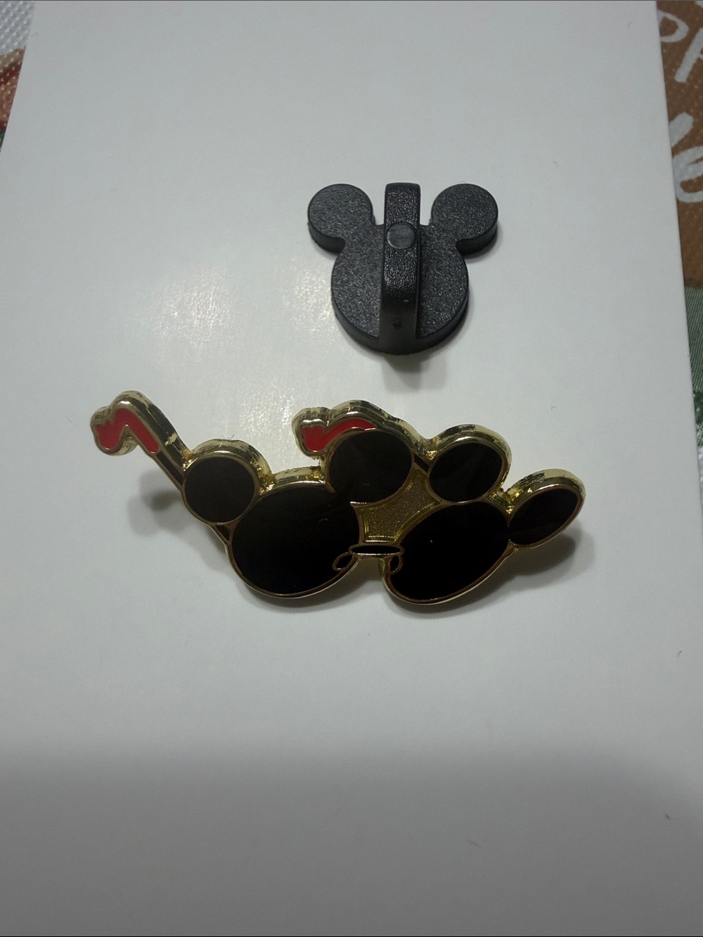 Disney Tokyo Disneyland sunglasses Mickey pin